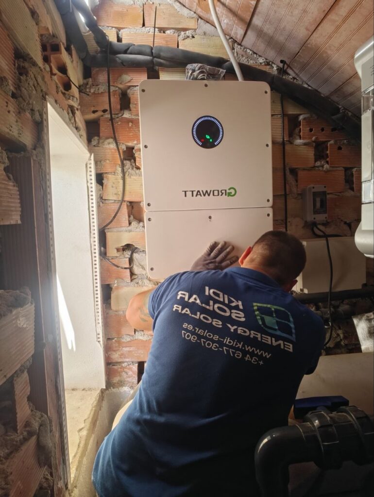 solar inverter Growatt 6 kW hybrid 770x1024